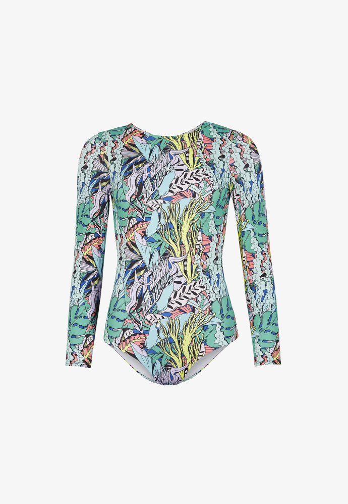 Plavky od značky O'Neill disponují velice strohým střihem. Efektní vzhled získaly díky výraznému motivu potisku. (2 499 Kč)