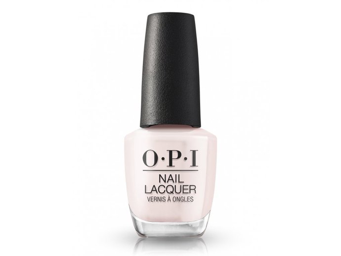 Stylová manikúra podle nejnovějších trendů? Mléčné odstíny podle naší zástupkyně šéfredaktorky Kristiny. (OPI, odstín Pink in bio, 320 Kč)