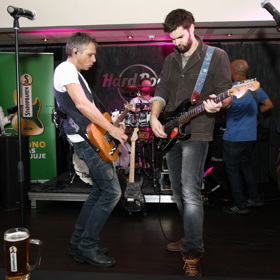 Jonáše Ledeckého rodiče vyučovali v domácích podmínkách, měl tedy podle Janka čas rozvíjet své koníčky.