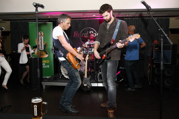 Jonáše Ledeckého rodiče vyučovali v domácích podmínkách, měl tedy podle Janka čas rozvíjet své koníčky.