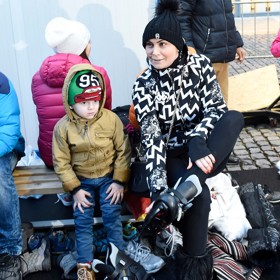 Obě děti se věnují či věnovaly bruslení, Viktorie musela kvůli zranění sport opustit.