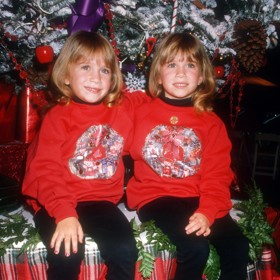Vánoční snímek z roku 1992. Tehdy byly obě holčičky hvězdami, ale natáčení filmů a seriálů si podle svých slov moc neužívaly.