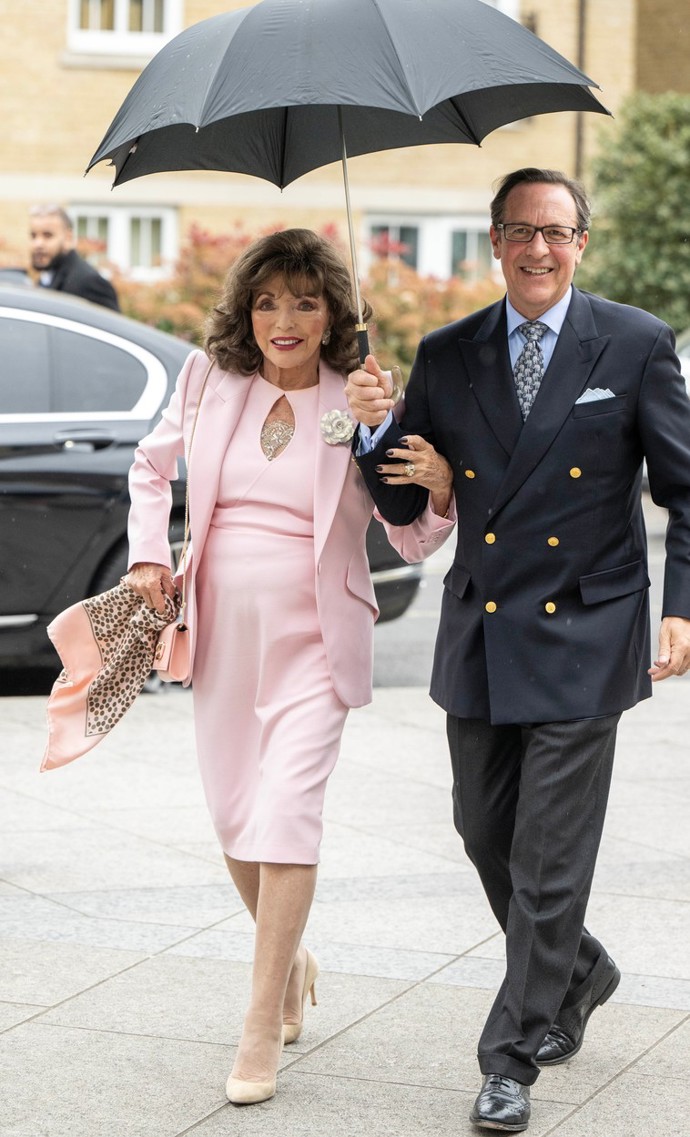 Joan s pátým manželem Percym Gibsonem, který je o rok starší než hereččin syn Alexander.