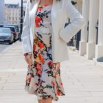 Oči si štíhlá herečka chrání slunečními brýlemi.