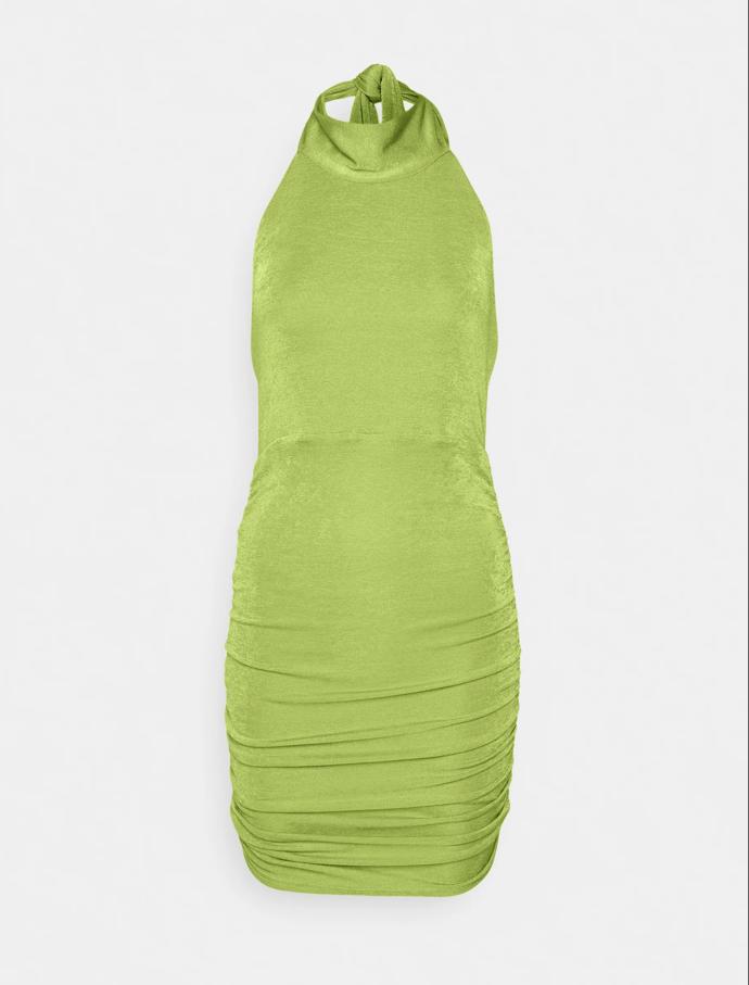 Bodycon šaty s vázačkou na zadním díle. (In The Style, 940 Kč)