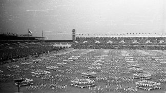 Vzpomínka na spartakiádu: Komunisti potěšili asi jen děti, těm pražským začínaly letní prázdniny o dva týdny dřív