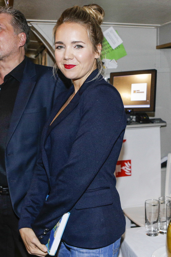 K sáčku si Lucie nechala vlasy elegantně vyčesat.