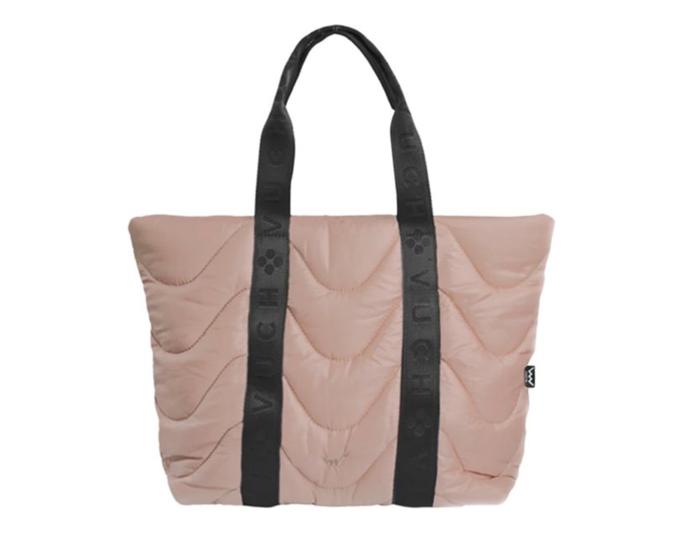 Prošívání předvádí i kabelka české značky VUCH. Cena: 1 190 Kč