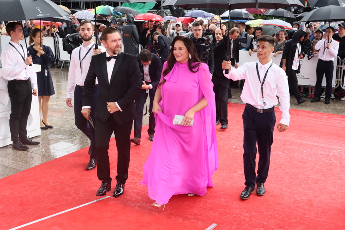 Jitka Čvančarová dorazila na zahájení se svým manželem Petrem Čadkem.  