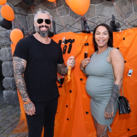 Muž roku 2016 Josef Kůrka se svou těhotnou partnerkou Angie Mangombe.