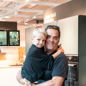 Herec Miroslav Etzler je čtyřnásobným otcem. Mladší syn Samuel se narodil teprve před sedmi lety.