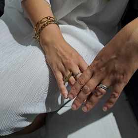 Co myslíte, najdete snubní prsten Ewy? Prý jí nosí štěstí. 