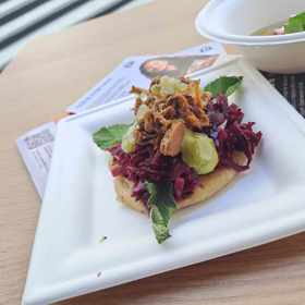 Redaktorce Veronice z Lifee.cz Chili připravila lokše s trhaným vepřovým masem a kysaným zelím.