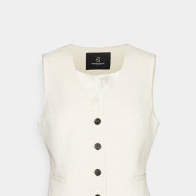 Vesta bez fazony, ideální jako top. (Bruuns Bazaar, 3 690 Kč)