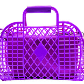 Retro košíček má odnímatelnou vnitřní přihrádku. (Deichmann, 499 Kč)