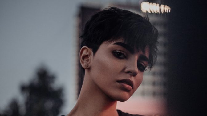 Horoskop jako od kadeřníka: 3 znamení, kterým seknou krátké vlasy