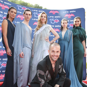 Lukáš Macháček je autorem celé kolekce vodních šatů, při jejichž tvorbě se nechal inspirovat umělou inteligencí, které se zeptal, jak budou šaty vypadat za 150 let.