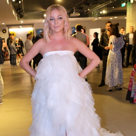 Markéta Konvičková objevila návrhářku Debbie Brown už před čtyřmi lety, kdy její šaty vynesla na předávání Cen Anděl.