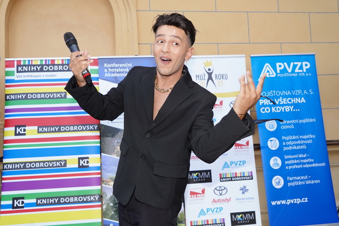 Zpěvák Jan Bendig svěřil Lifee.cz, že na mužích nesnáší myslivecké a rybářské vesty.