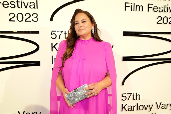 Jitka Čvančarová zvolila stříbrnou třpytivou klasiku a sladila ji se šperky.