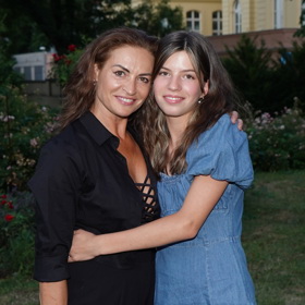 Cvičitelka Hanka Kynychová vyvedla na představení finalistů Muže roku svoji dceru.