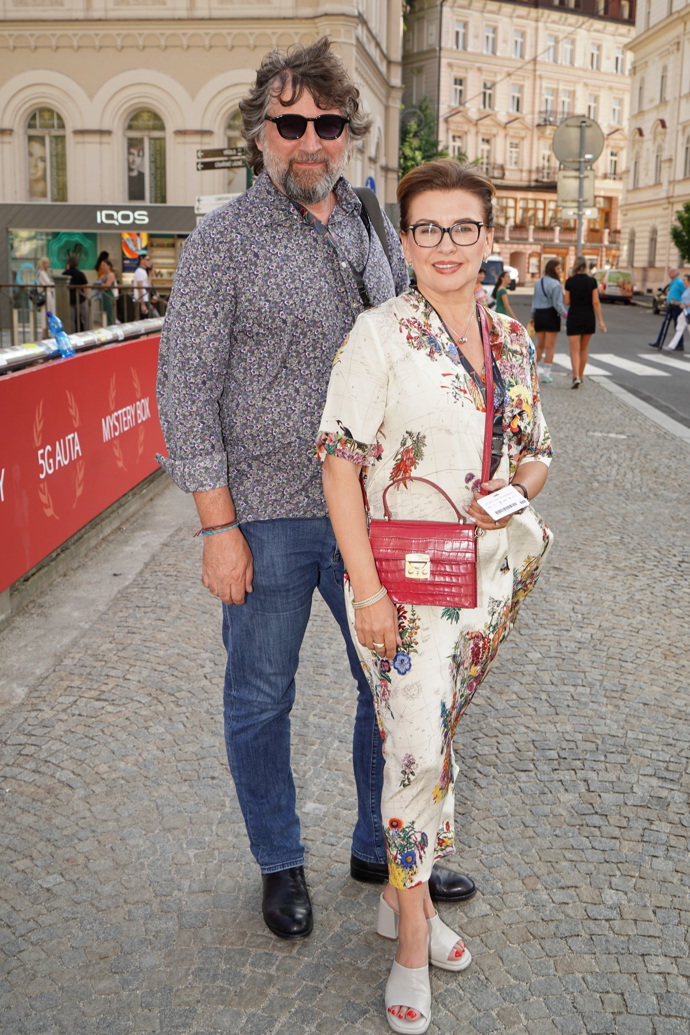 Dvojice, která si také užívá festival v Karlových Varech s nadšením. Herečka Dana Morávková a klavírista Petr Malásek.
