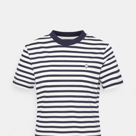 Námořnické tričko (Gant, 1 490 Kč)