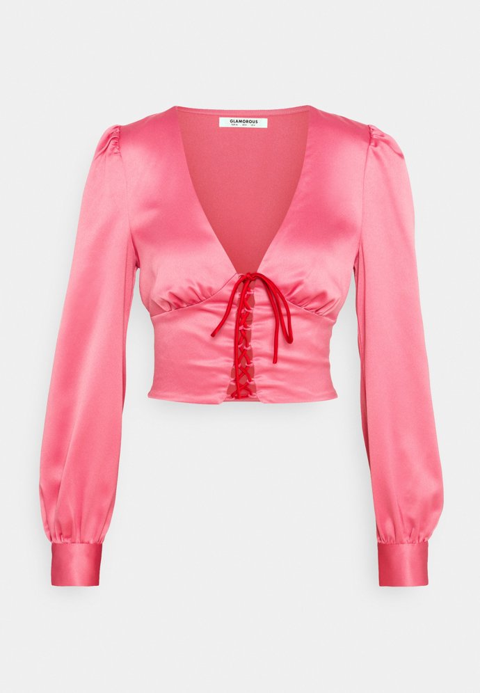 Korzetový prvek na blůze Glamorous. (890 Kč)