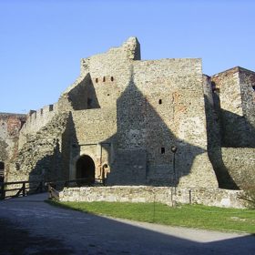 Hrad Helfštýn vznikl ve třináctém století. Založil ho slezský šlechtic Friduš z Linavy.
