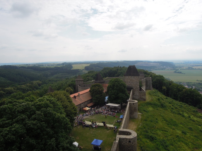V areálu hradu i mimo něj se rovněž koná extrémní běžecký závod s překážkami Excalibur Race Helfštýn.