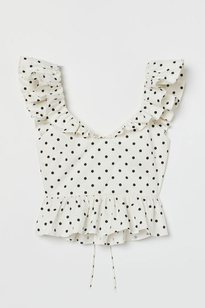 Peplum top s volánkovými ramínky. (H&M, 799 Kč)