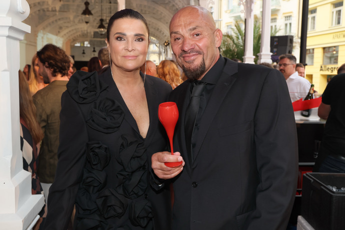 Mahulena přivezla do Varů nového přítele.