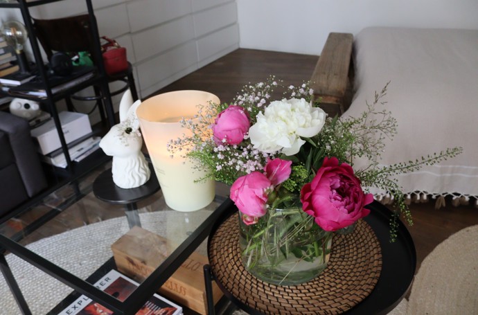 Květiny má ostatně v celém svém domě.