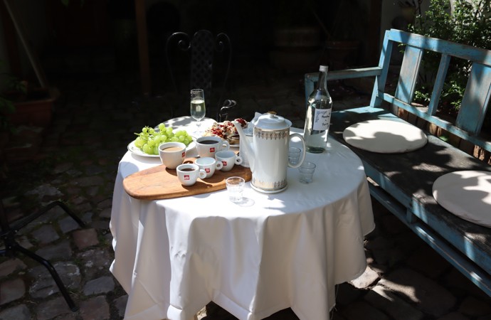 Pohoštění dělá Veronika Petruchová vždy velké a bohaté, jídla musejí být sytá.