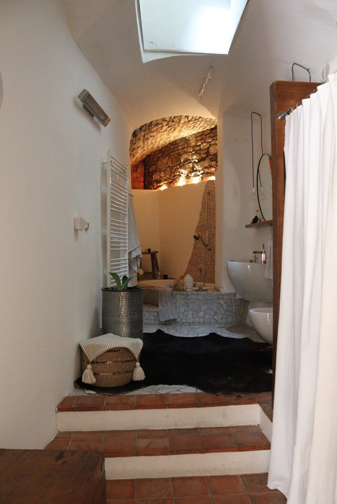 Skutečným klenotem domu je ovšem koupelna.