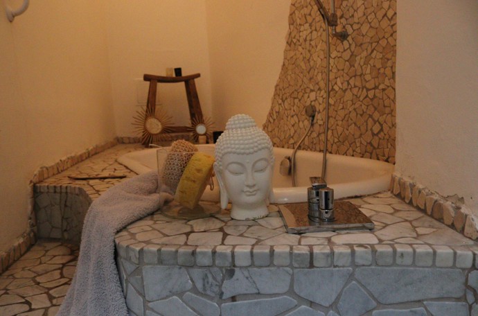 Je vidět, že v koupelně se ráda a často rozmazluje.