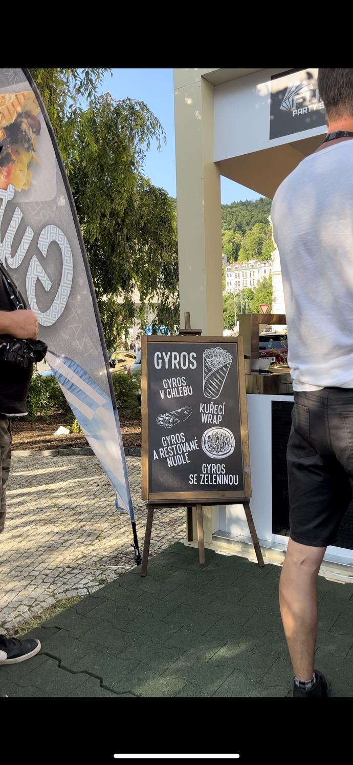 Nenecháváme se odradit, ale bereme to jako signál kvality. Odsýpá to a čekáme asi 10 minut. 