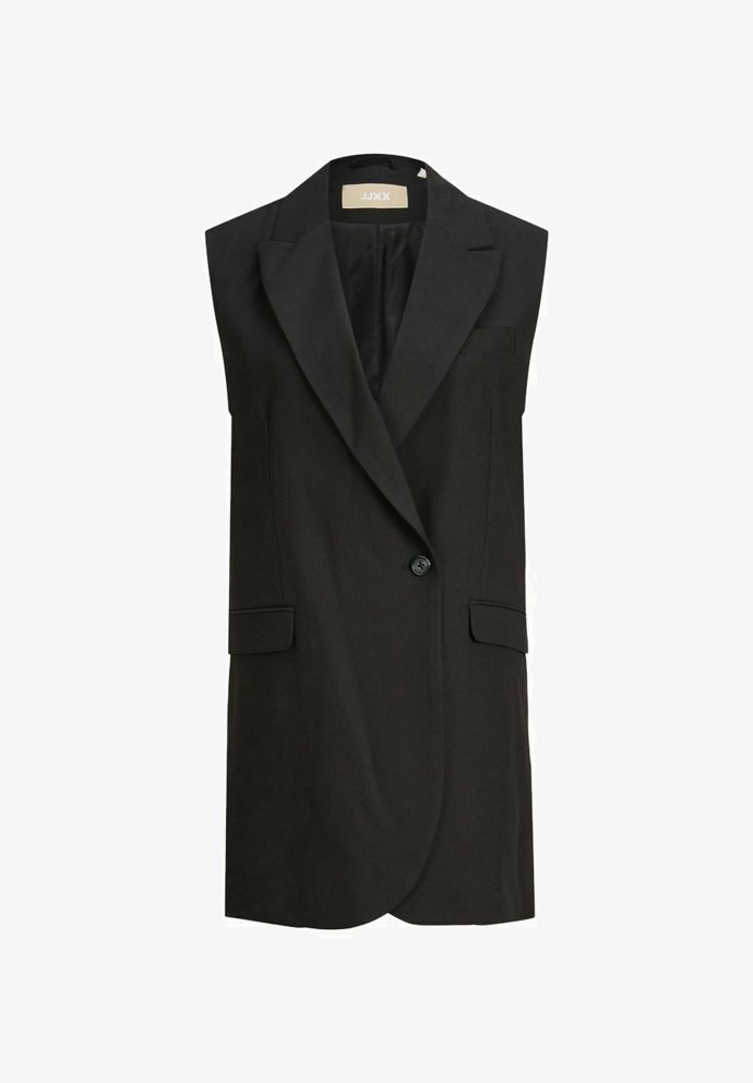 Černé šaty ve stylu vesty. (JJXX, 1 890 Kč)