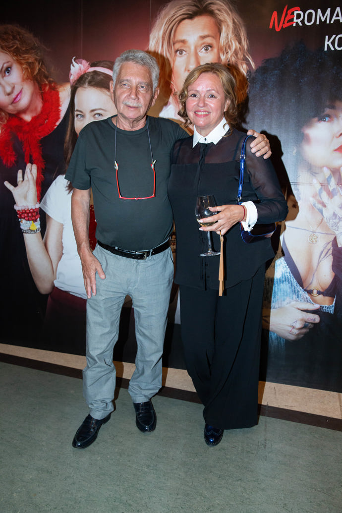 Chybět nesměla herečka Jitka Sedláčková, která ve filmu hraje. Garde jí dělal její přítel Pavel Töpfer, který dress code podcenil. Mohl svoji partnerku doprovodit alespoň ve slušivé košili a černých kalhotách. 
