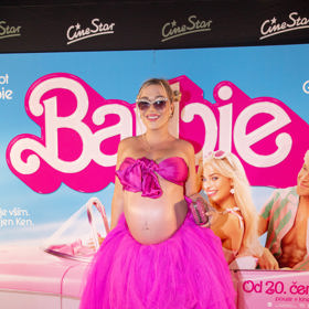 Influencerka Dominika Myslivcová si zahrála na českou Rihannu a na party ukázala bříško v pokročilém stadiu těhotenství. Fanoušky potom nechala na Instagramu hlasovat, zda je její model přes čáru, nebo se extravagance k filmu hodí.