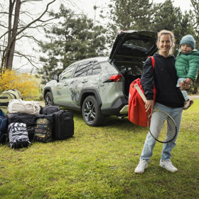 Tenistka Barbora Strýcová říká, že ve volném čase se synem Vincentem ráda cestuje a čistí si za volantem hlavu.