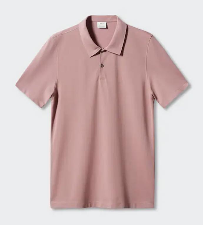Polo tričko v lomeném růžovém tónu. (Mango, 799 Kč)