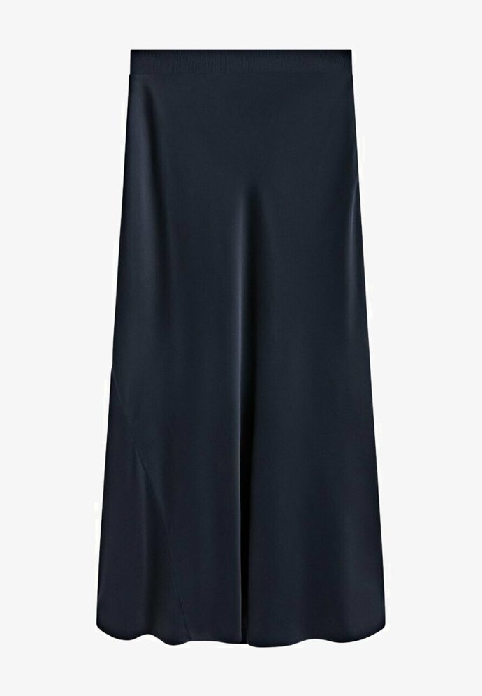 Splývavá sukně v tmavých tónech. (Massimo Dutti, 2 295 Kč)