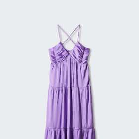 Tonalitu podtrhne členění levandulově vybarveného kousku. (Mango, 1 999 Kč)