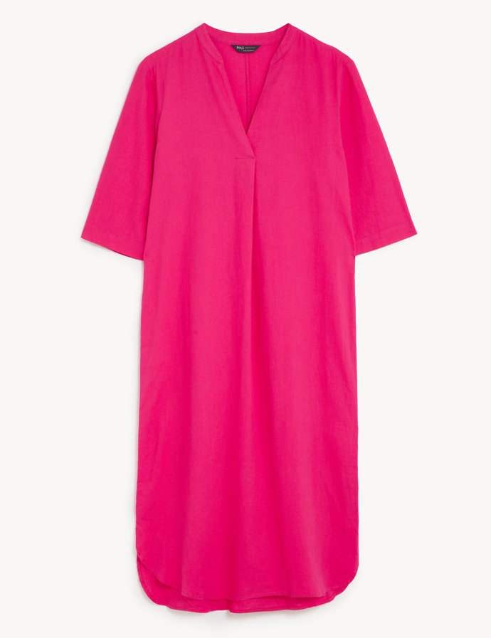 Tunika ve výrazných barvách může posloužit samostatně i jako součást outfitu s širokými kalhotami. (Marks&Spencer, 1 499 Kč)