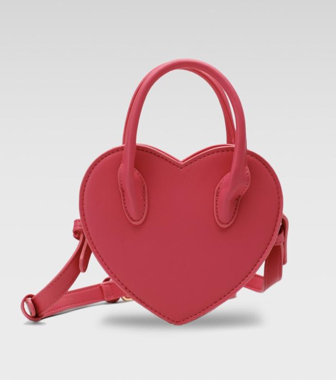 Máte srdce na dlani? Stejně jako Barbie můžete jedno třímat i v dlani. (Nelli Blu, CCC, 849 Kč)