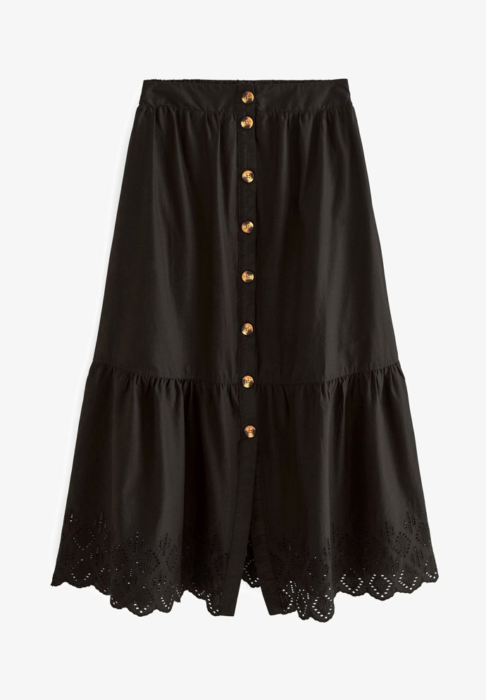 Maxi sukně v tmavých barvách s kontrastními knoflíčky. (Next, 1 585 Kč)