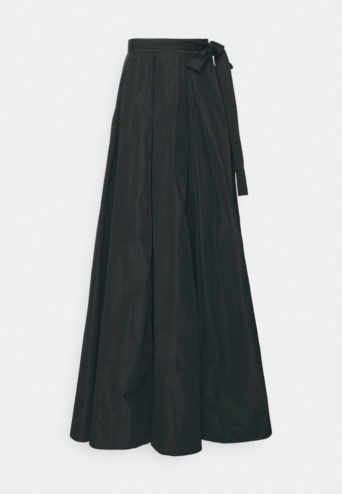 Luxus v podání zavinovací sukně, kterou můžete doplnit i crop topem ve stejném stylu. (Pinko, 10 500 Kč)