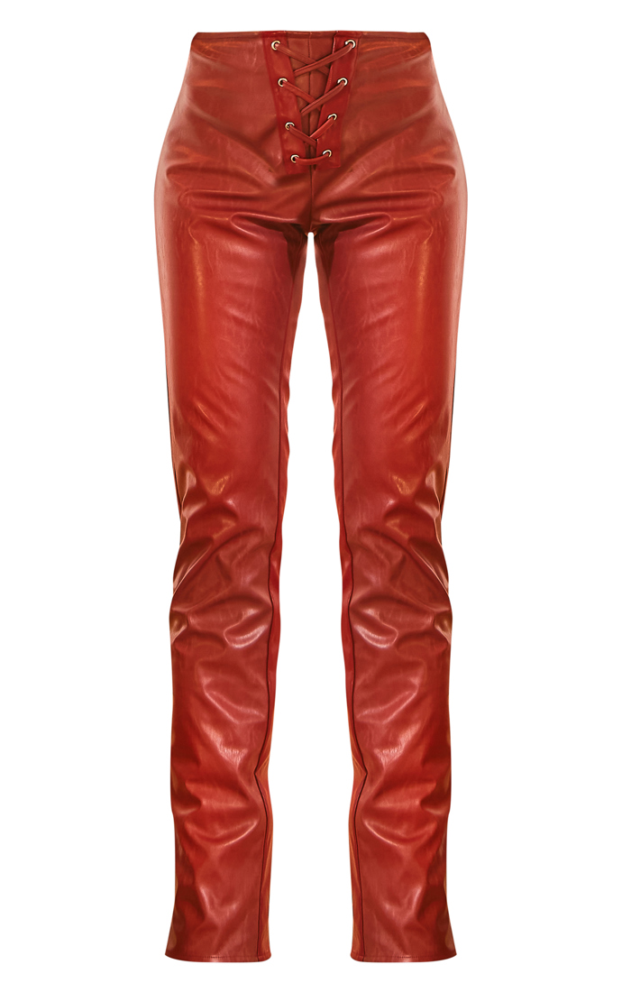 Hippie vlna ovládla letošní festivalové trendy. (PrettyLittleThing, 960 Kč)