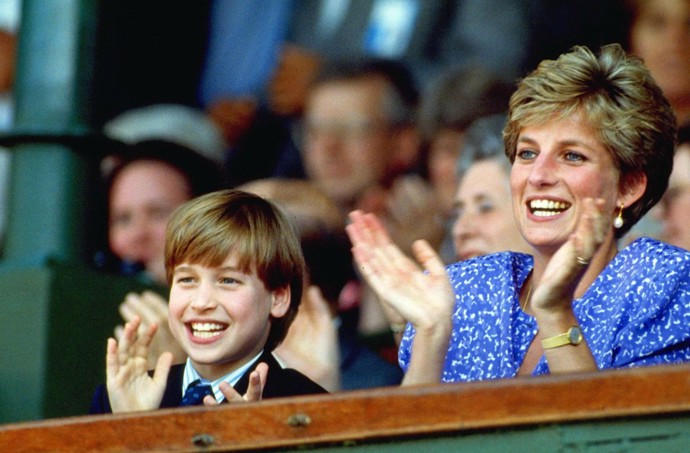 Čerstvě devítiletý William na wimbledonském zápase s maminkou Dianou v červenci 1991.